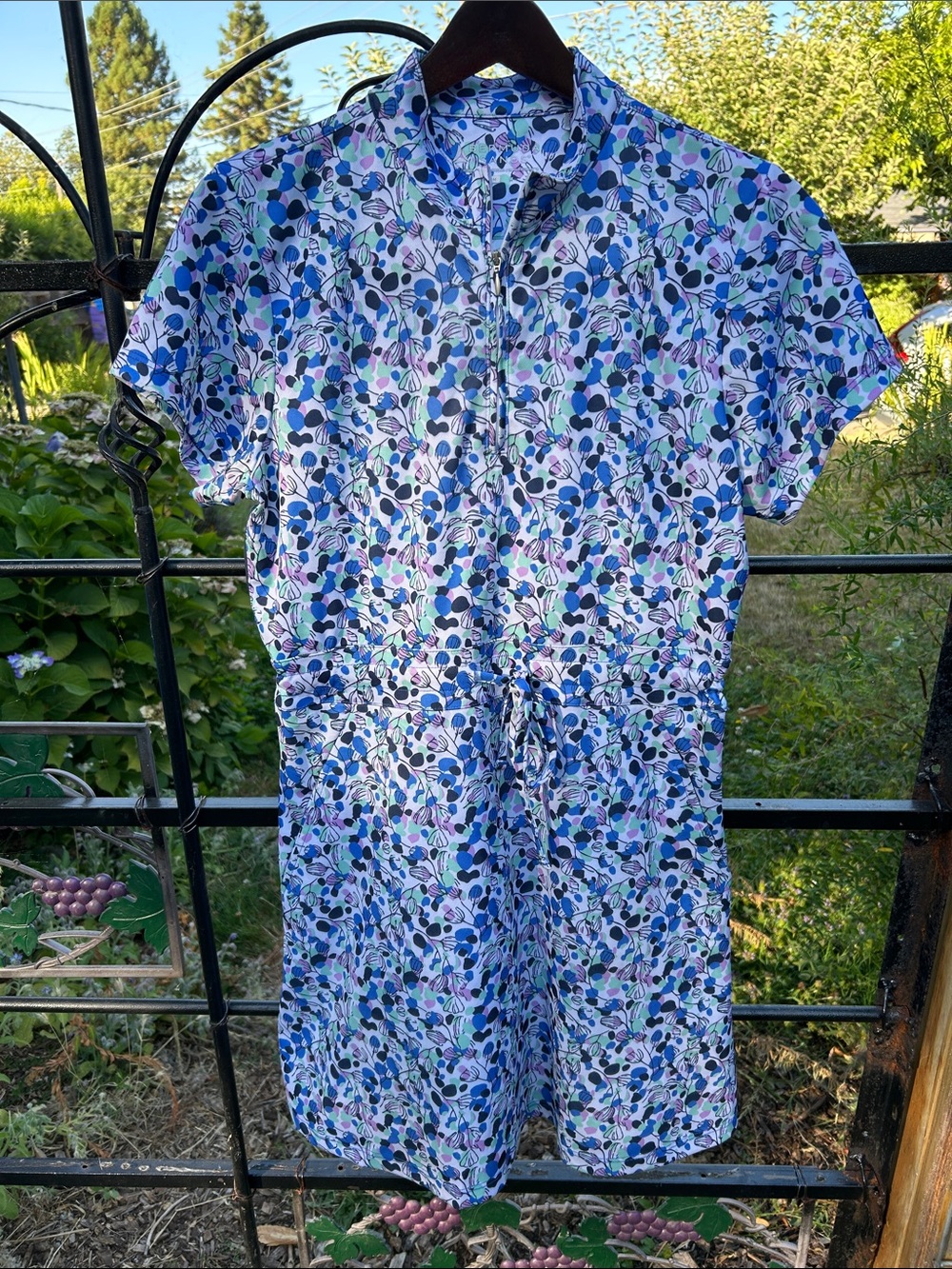 Bermuda Sands print golf dress with tie at waist size M